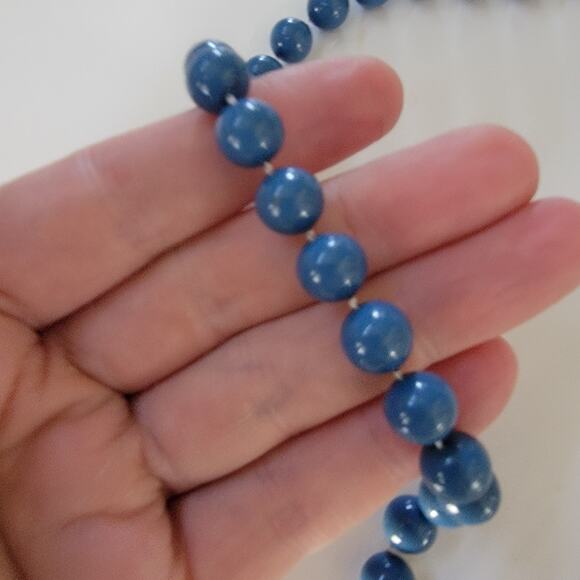Vintage Blue Beaded Necklace 24 Inch Strand with Round Glass Beads Retro Jewelry - Picture 9 of 10